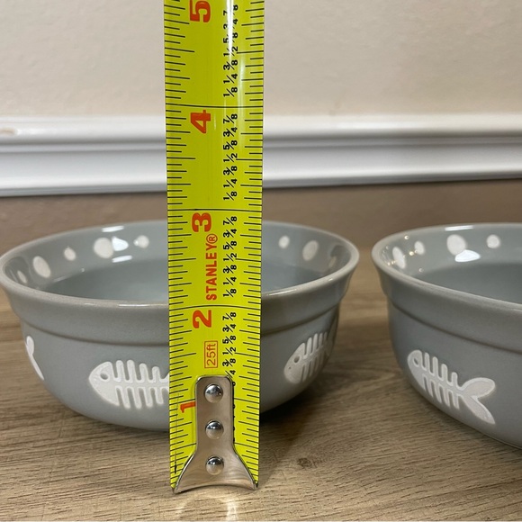 Signature Housewares Inc Pattern Paws and Fish Design Stoneware Pet Dishes - Picture 4 of 4